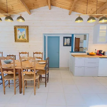 Charmante Location Sous Les Pins, Proche De La Plage Villa