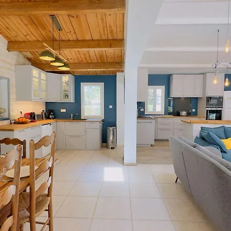 Вилла Charmante Location Sous Les Pins, Proche De La Plage